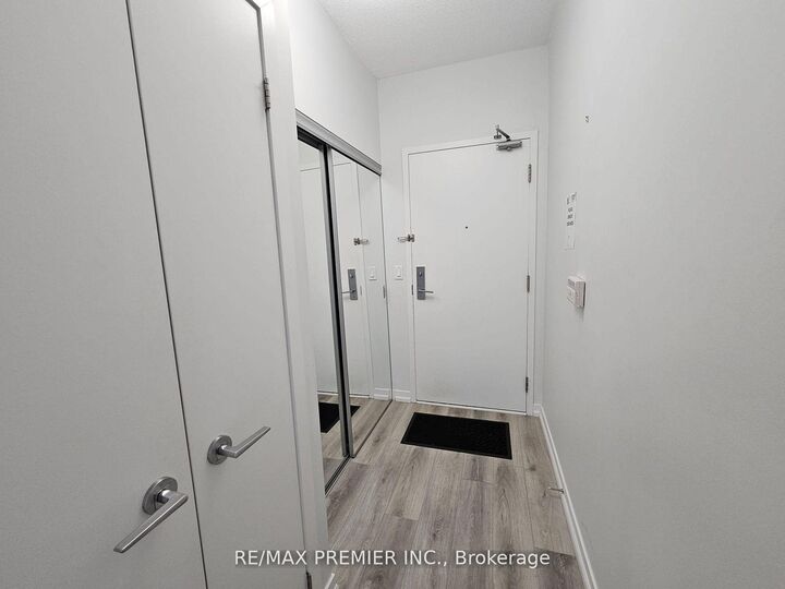 Property Photo:  55 East Liberty Street 521  ON M6K 3P9 