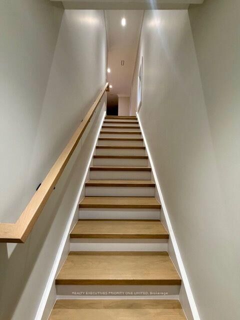 Property Photo:  10 Lascelles Boulevard 2nd Floor  ON M4V 2B5 