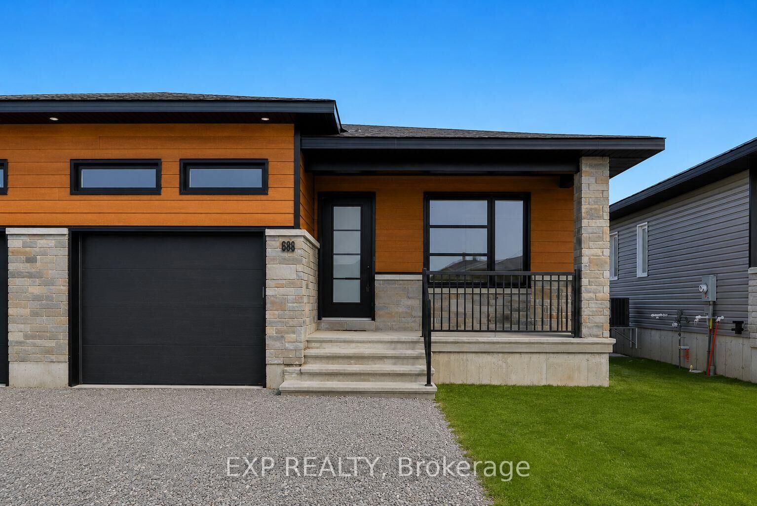 Property Photo:  990 Katia Street  ON K0A 2M0 