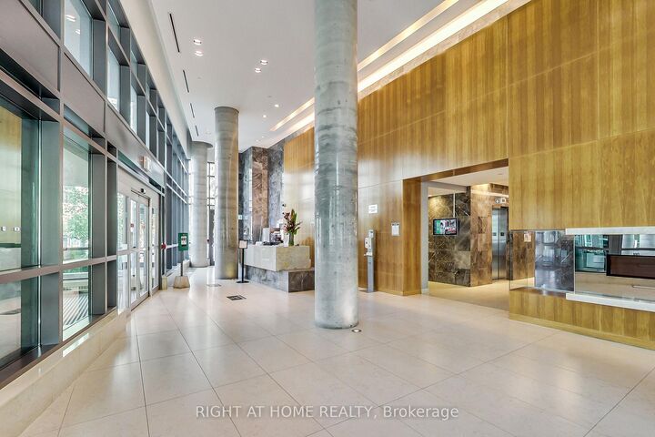 Property Photo:  215 Fort York Boulevard 2006  ON M5V 4A2 