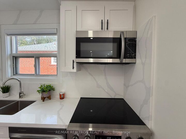 Property Photo:  30 Japonica Road  ON M1R 4S2 