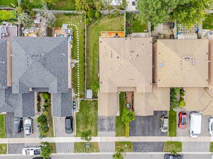 Property Photo: 39 Ebby Avenue E ON L6Z 3T1