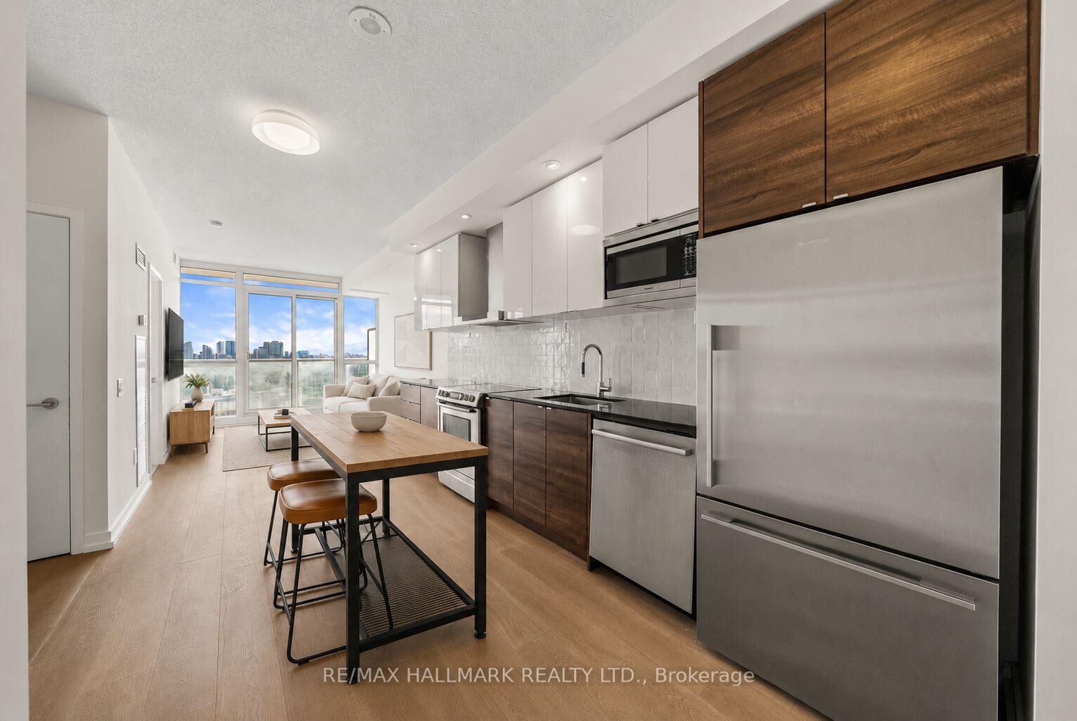 Property Photo:  121 McMahon Drive 3102  ON M2K 0C2 