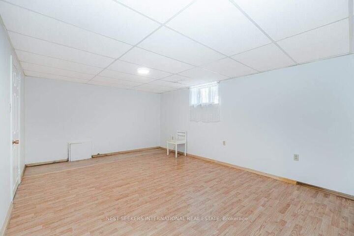 Property Photo:  943 Ninth Street Lower  ON L5E 1S2 