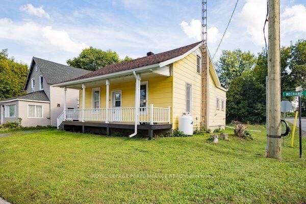 Property Photo:  24 Mechanic Street W  ON K0C 1T0 