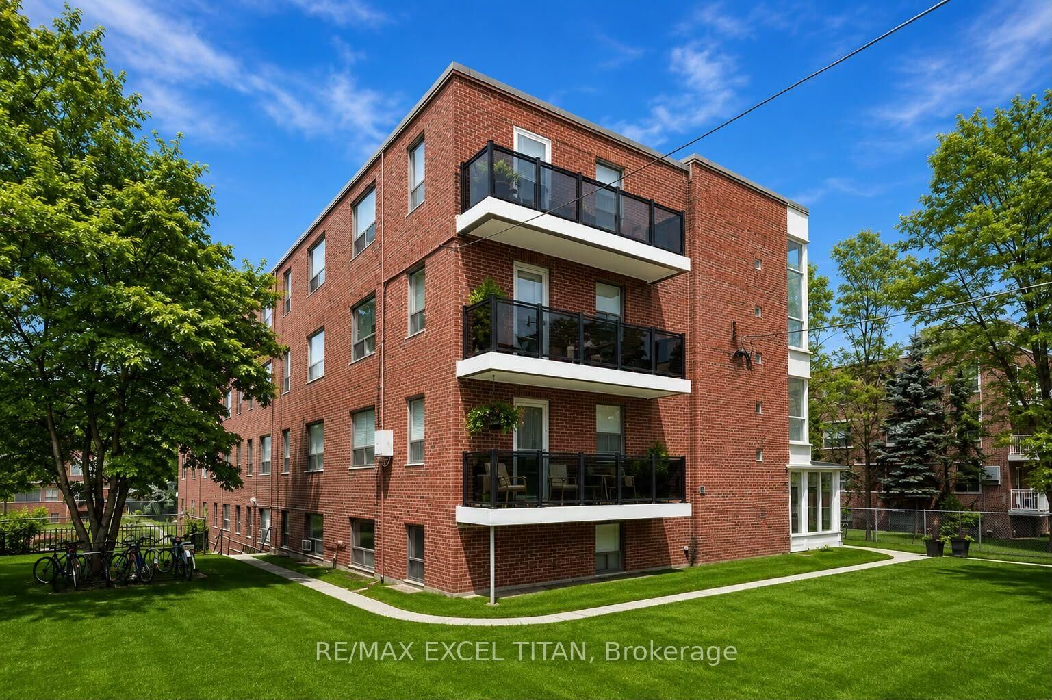 Property Photo:  4 Hill Heights Road 101  ON M8Y 1Z1 