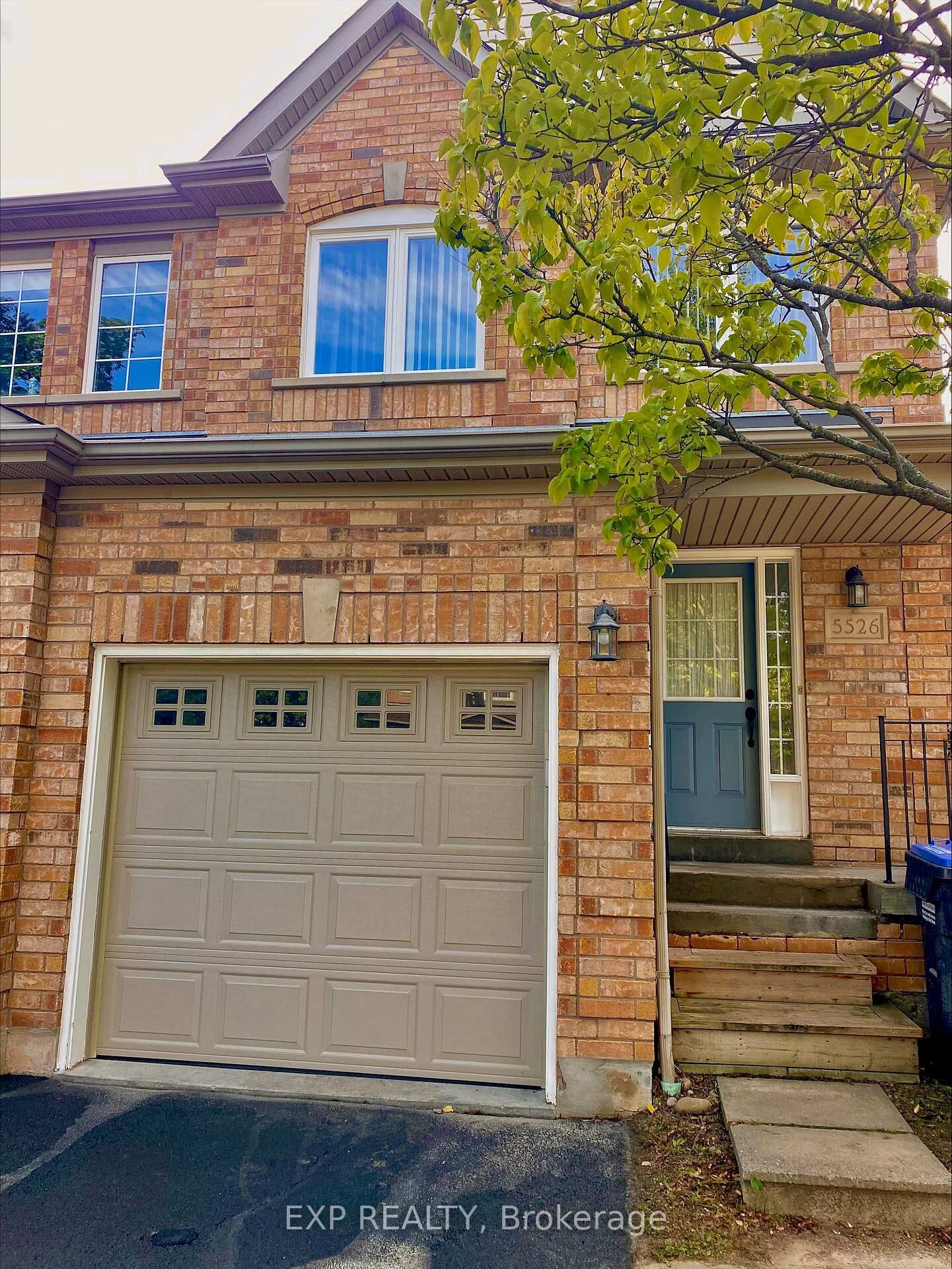 Property Photo: 5526 Creditrise Place ON L5M 6E3