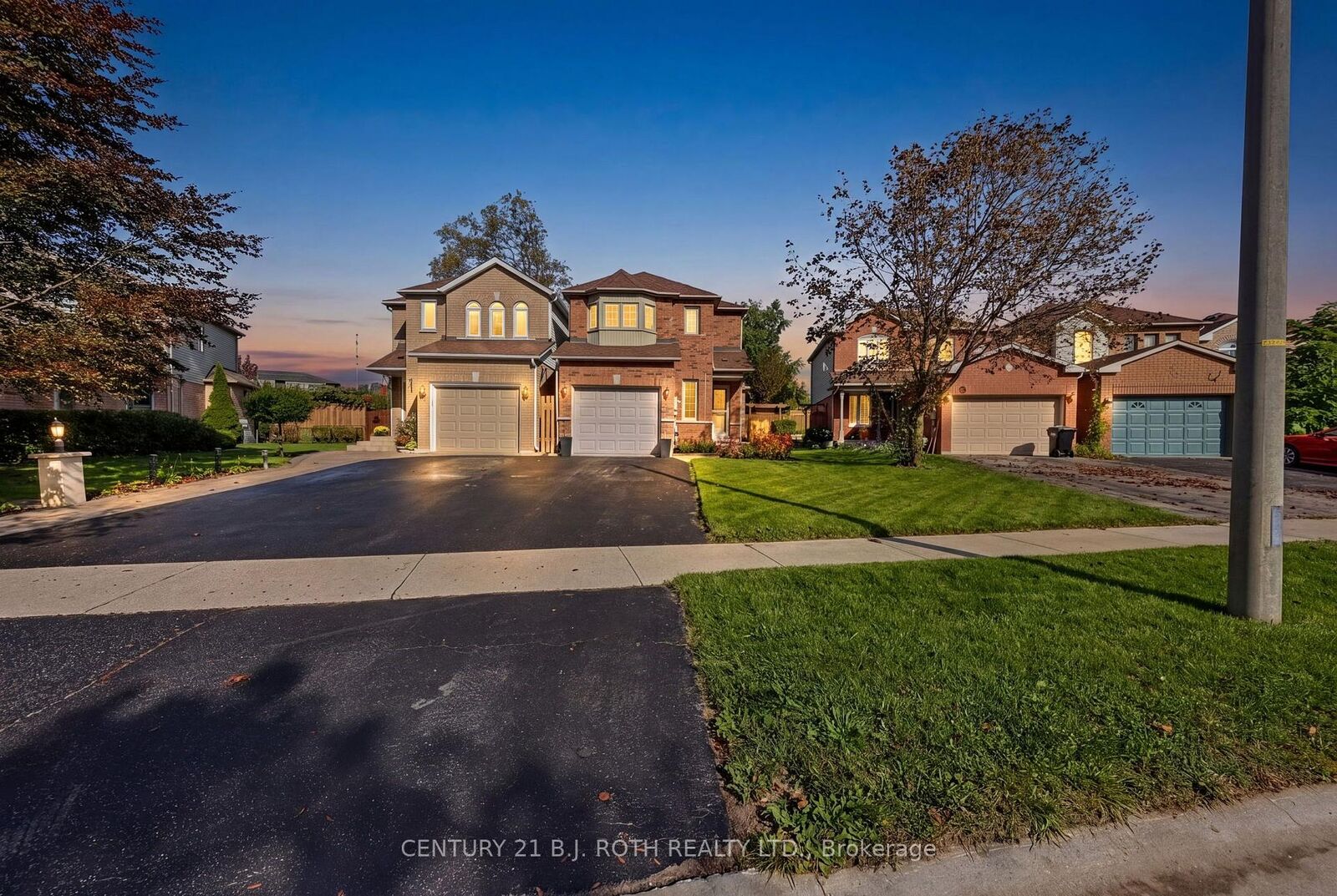 Property Photo:  36 Aikens Crescent  ON L4N 8M6 