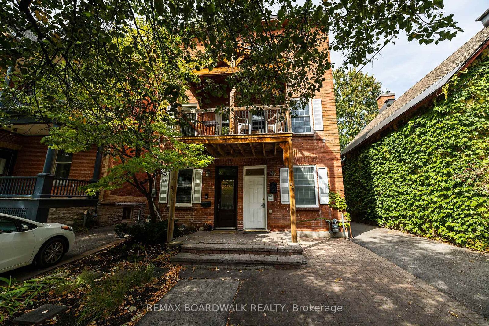 Property Photo: 239 Wilbrod Street ON K1N 6L8