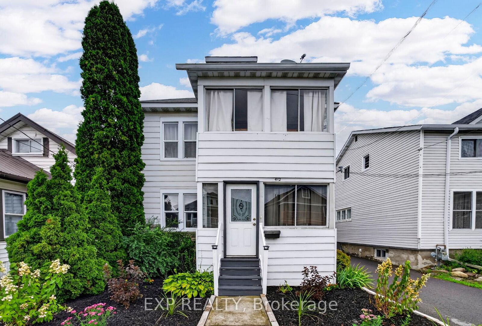 Property Photo: 412 Mc Connell Avenue ON K6H 4L7