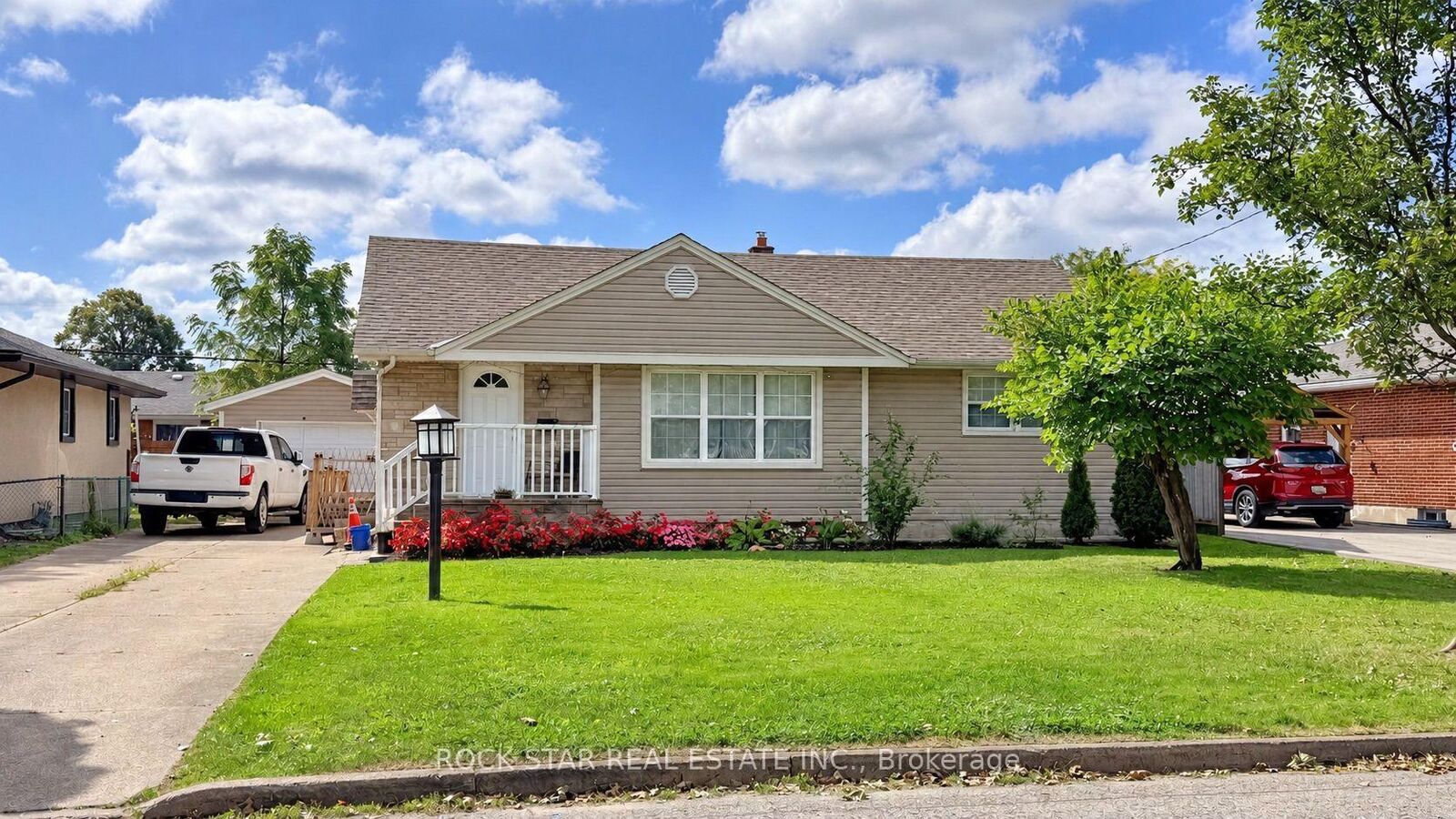 Property Photo: 12 Roseland Avenue ON L2M 5Z2