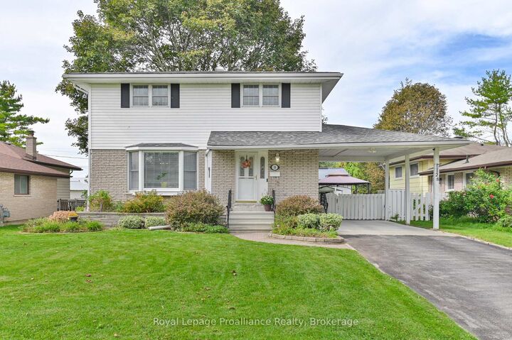 Property Photo: 28 Shoniker Avenue ON K8V 2B5