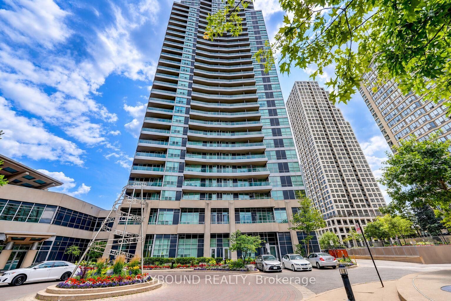 Property Photo:  33 Elm Drive W 1702  ON L5B 4M2 