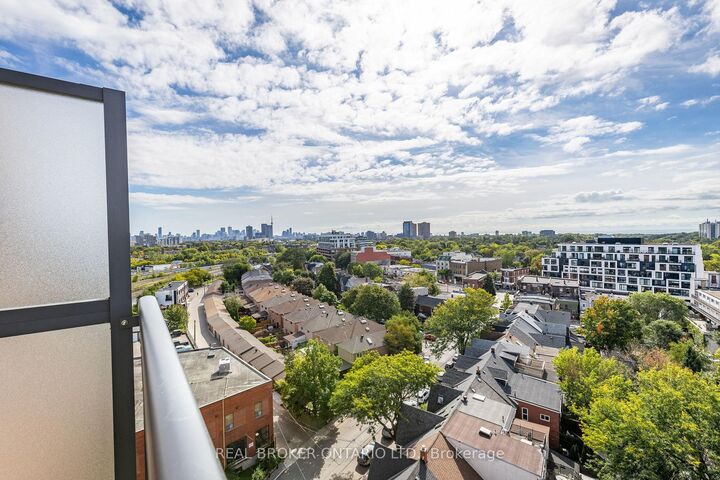 Property Photo:  61 Heintzman Street 1110  ON M6P 5A2 