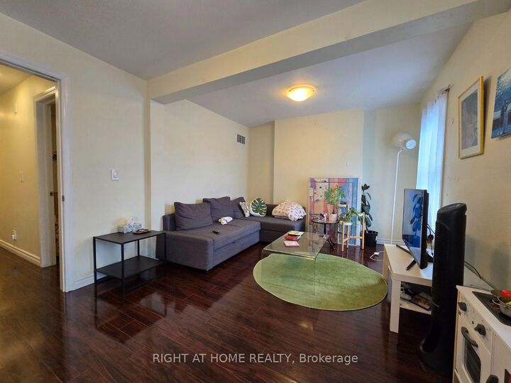 Property Photo:  608 Bloor Street W 3rd Floor  ON M6G 1K4 