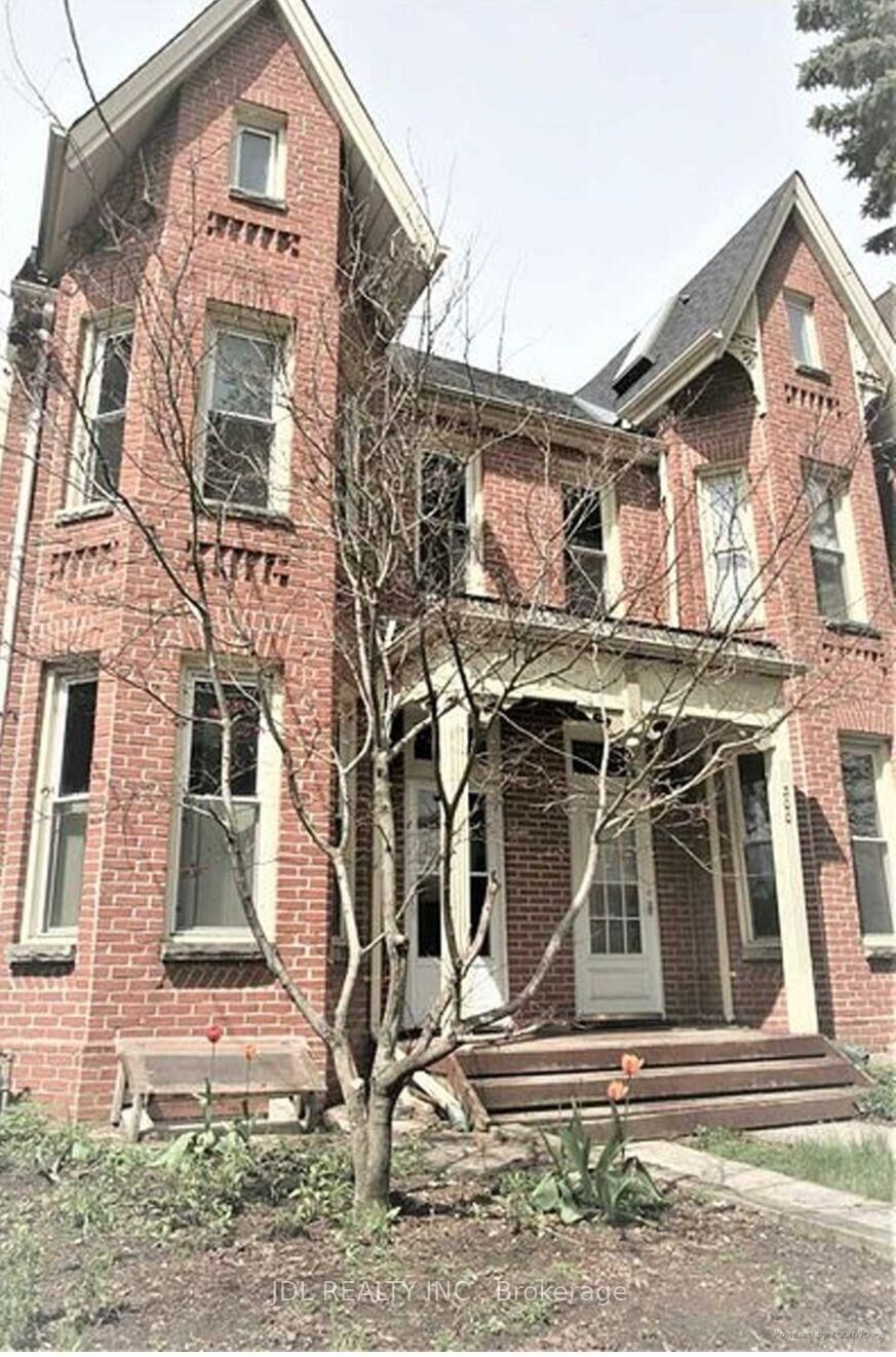 Property Photo: 298 Robert St Street One Bedroom Main Floor ON M5S 2K8