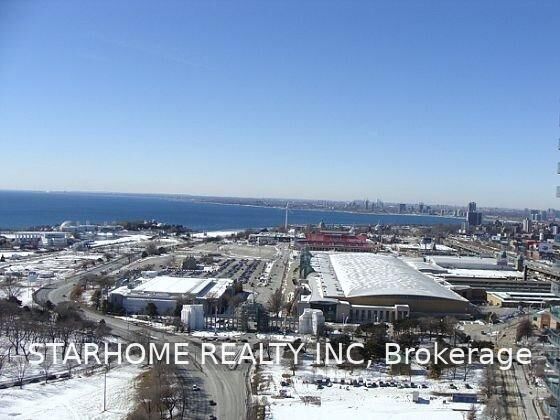 Property Photo:  215 Fort York Boulevard 3307  ON M5V 4A2 
