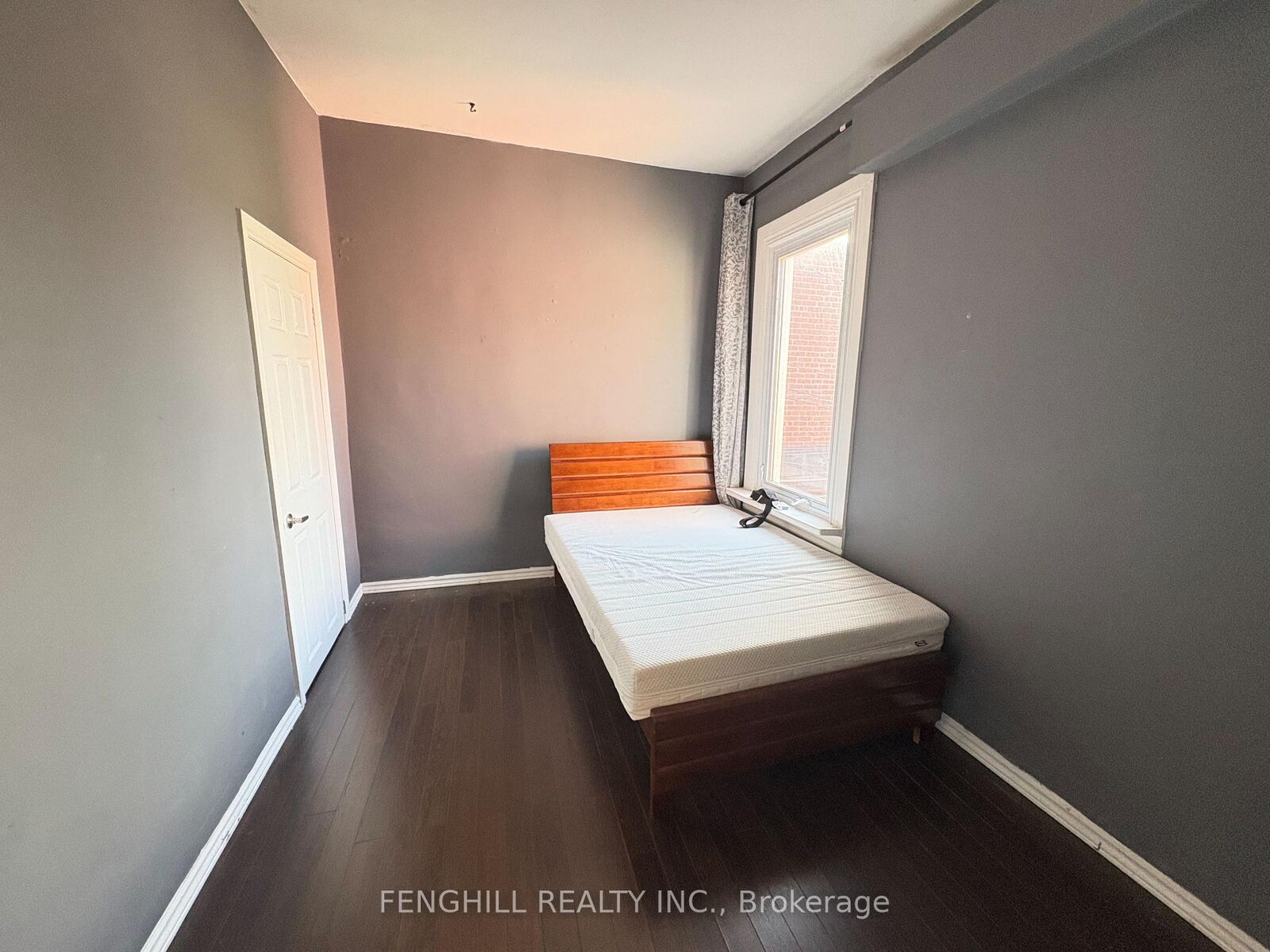 Property Photo:  270 Clinton (Upper Level) Street  ON M6G 2Y6 