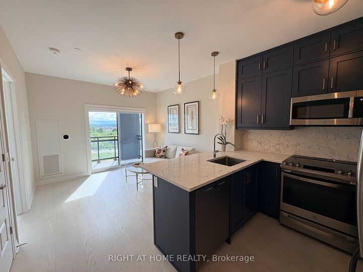 Property Photo:  102 Grovewood Common 527  ON L6H 0X2 