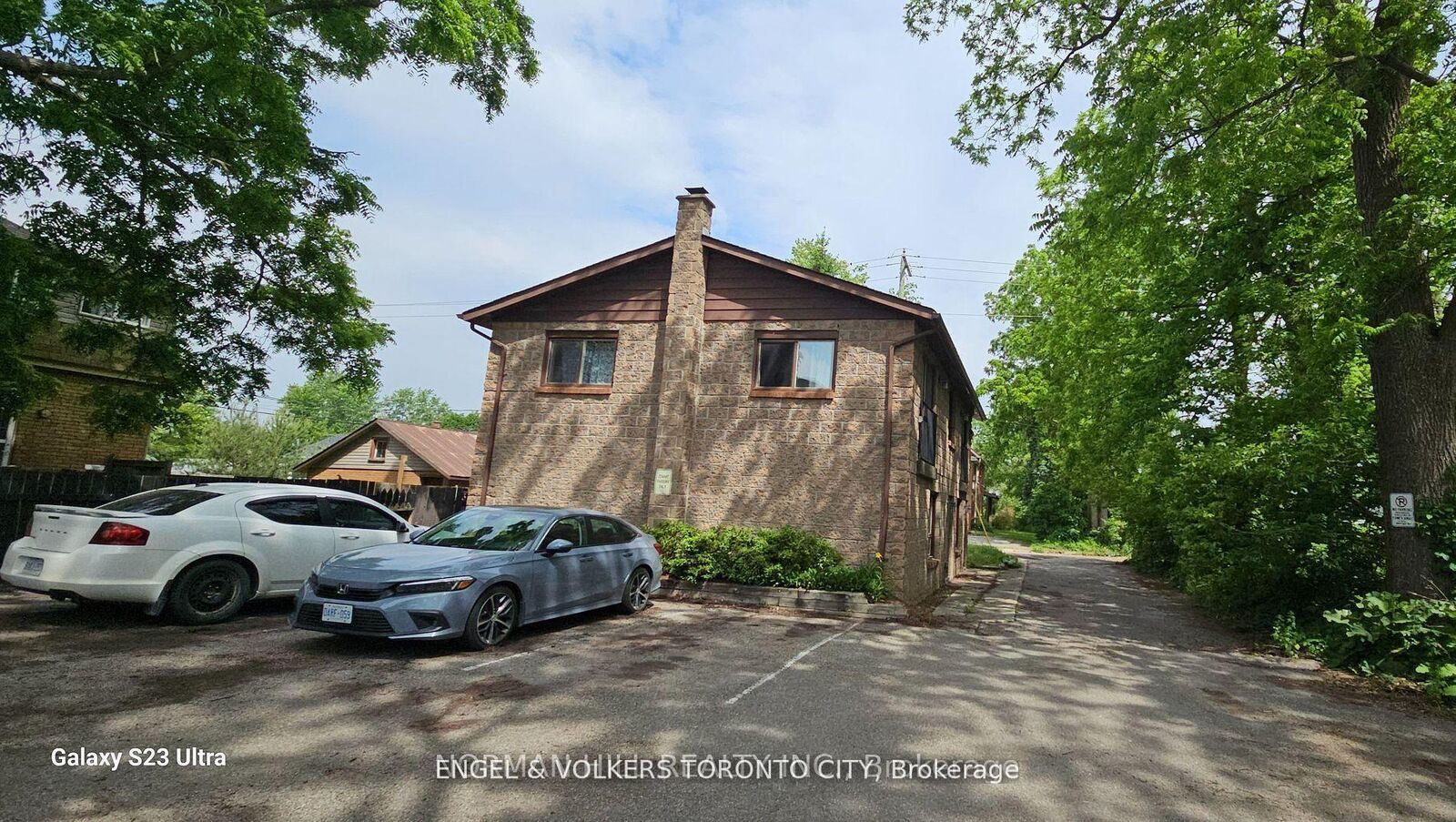 Property Photo:  23 Queen Street 1  ON L4M 1Y9 