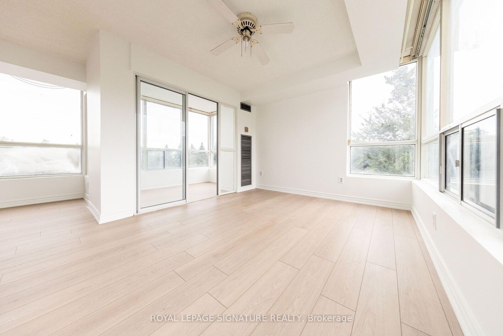 Property Photo: 3050 Ellesmere Road 406 ON M1E 4C2