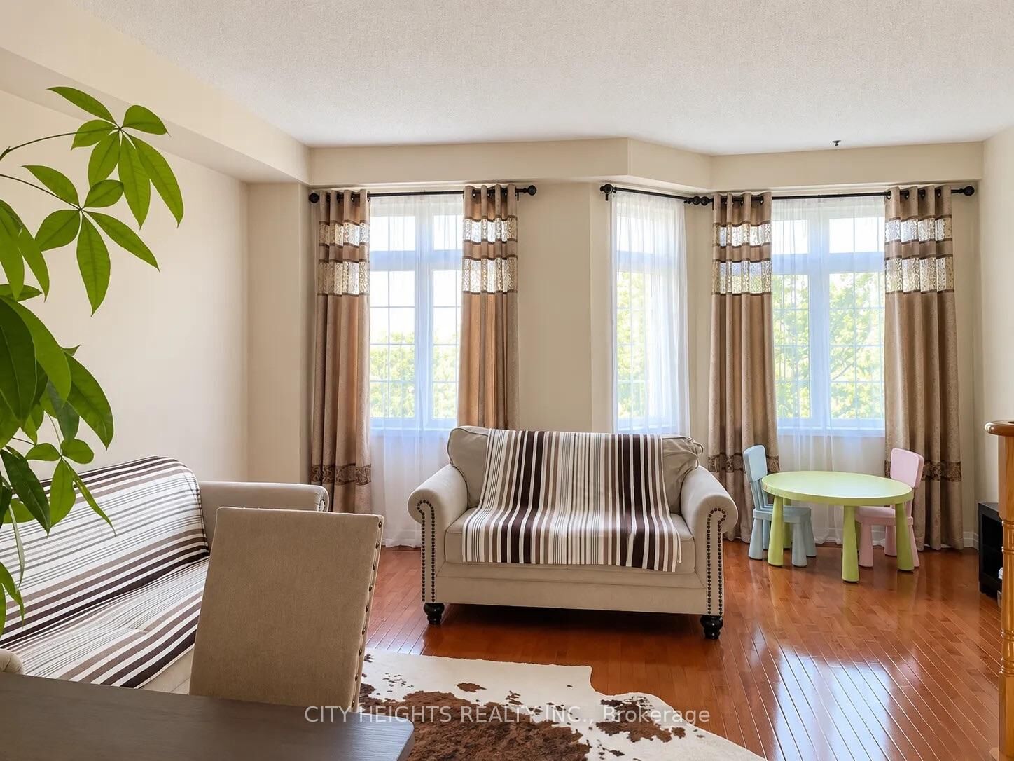 Property Photo:  4222 Dixie Road 27  ON L4W 1M6 