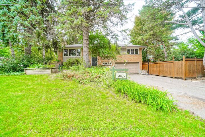 Property Photo:  3062 O'Hagan Drive  ON L5C 2C5 