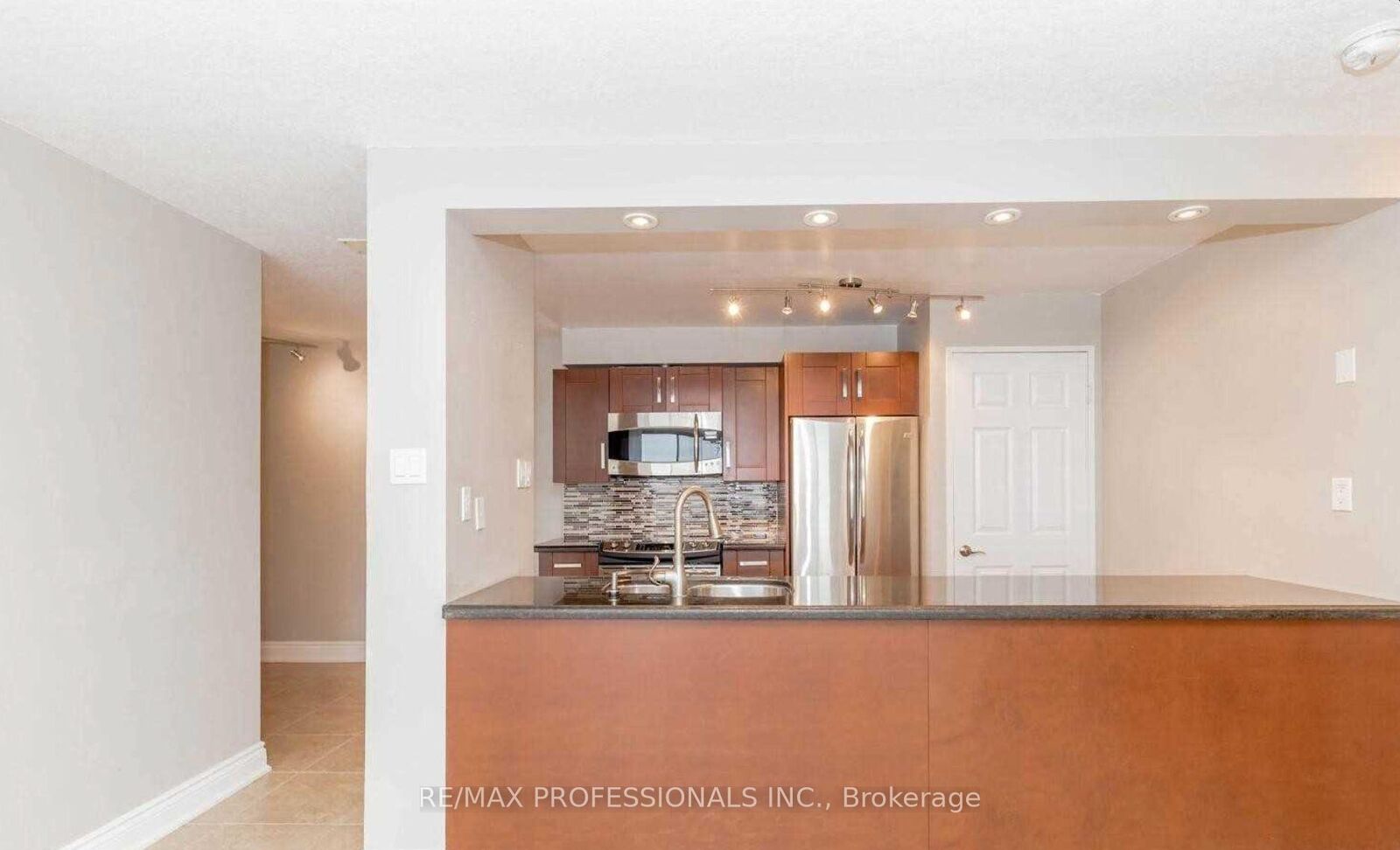 Property Photo:  4205 Shipp Drive 1606  ON L4Z 2Y9 