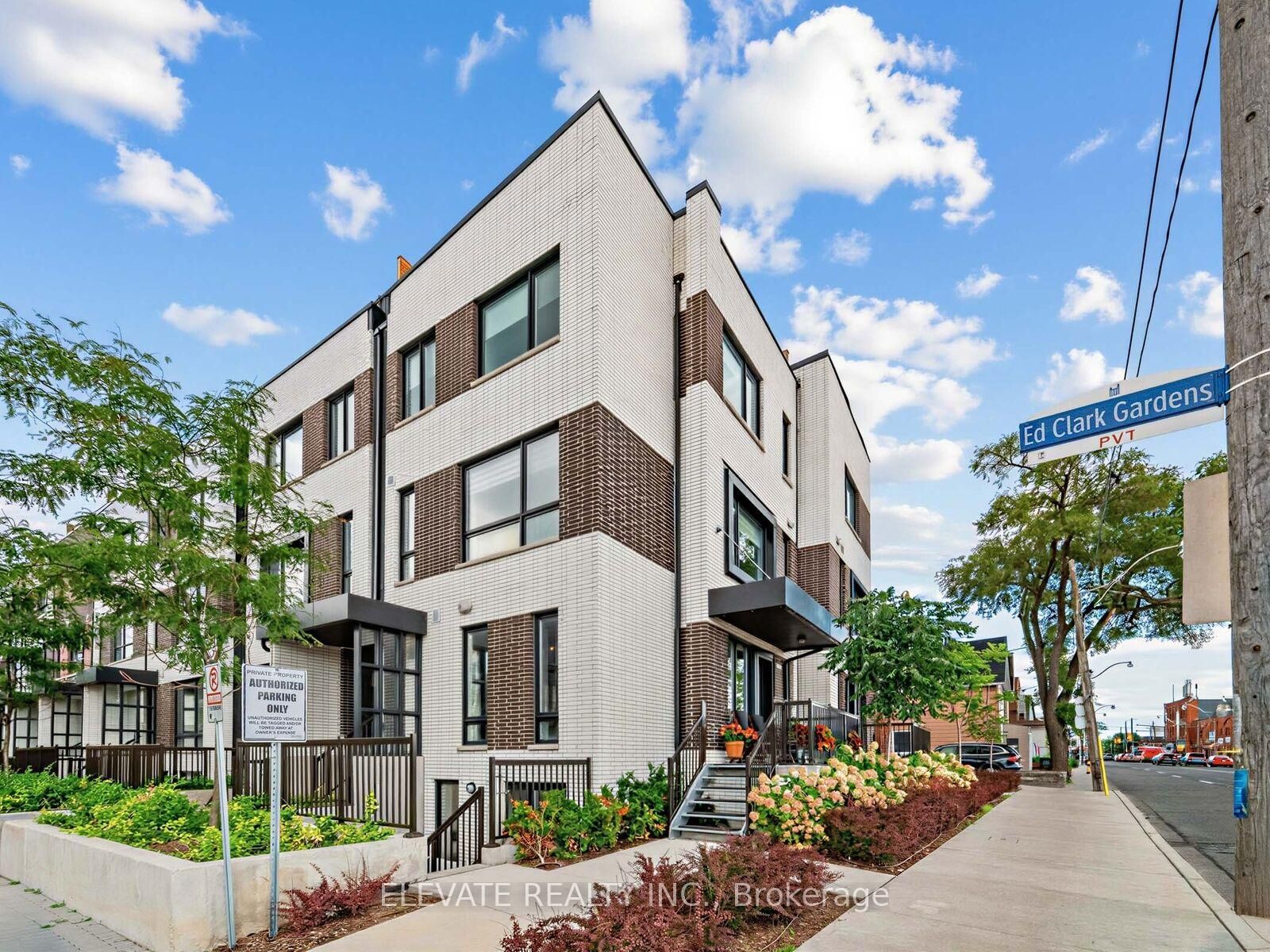 Property Photo:  40 Ed Clark Gardens Boulevard 15  ON M6N 0B5 