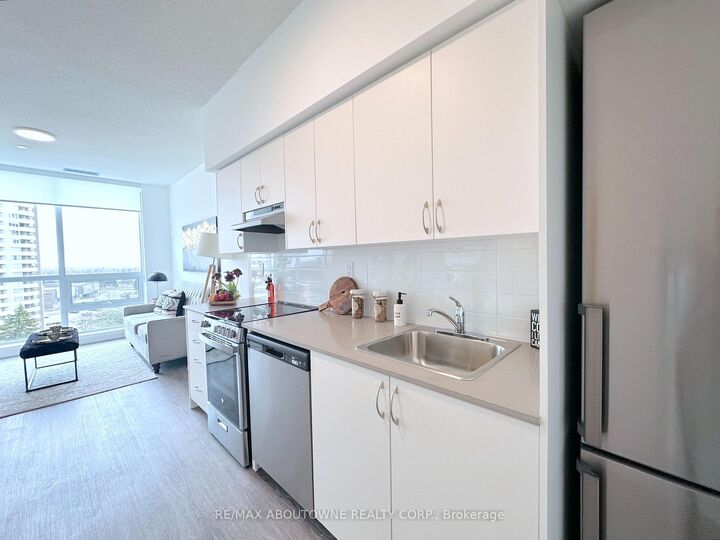 Property Photo:  2 River Plate Street 1406  ON L1S 0G6 