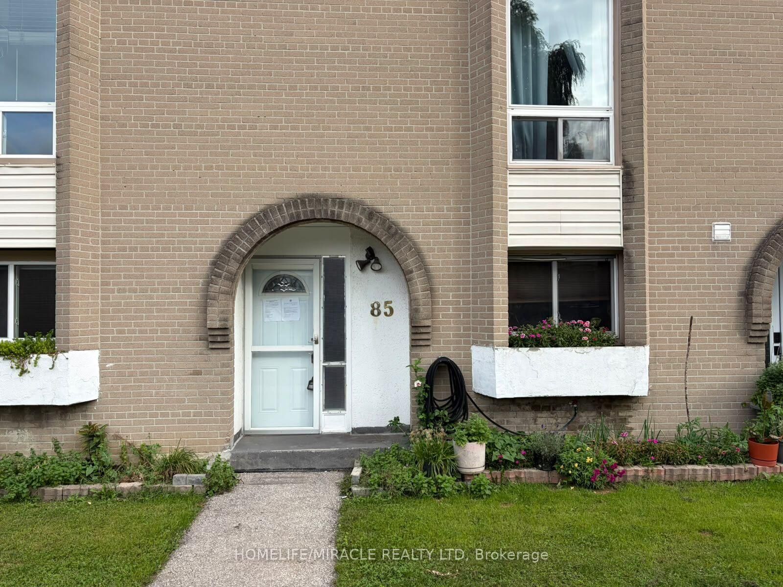 Property Photo:  19 London Green Court 85  ON M3N 1K3 