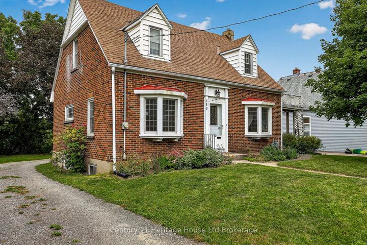 Property Photo:  143 Charles Street E  ON N5C 1J9 