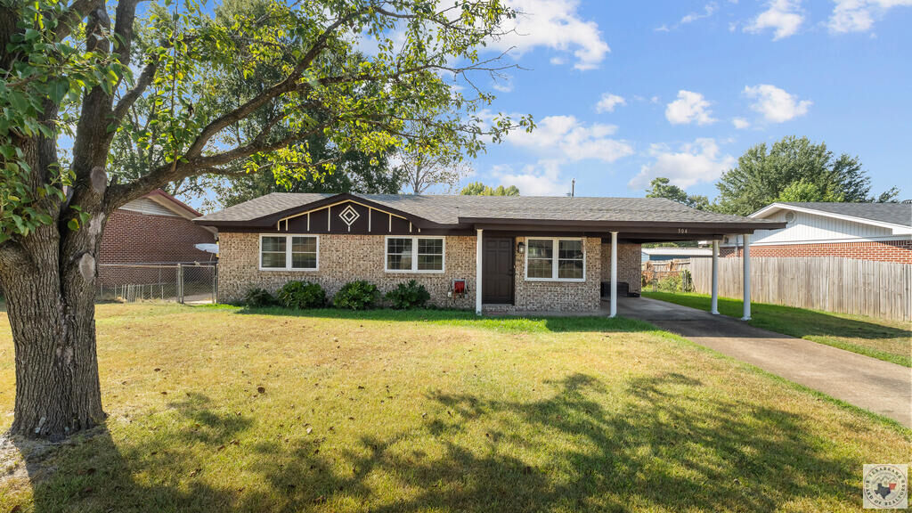 Property Photo:  304 W Greenfield  TX 75501 