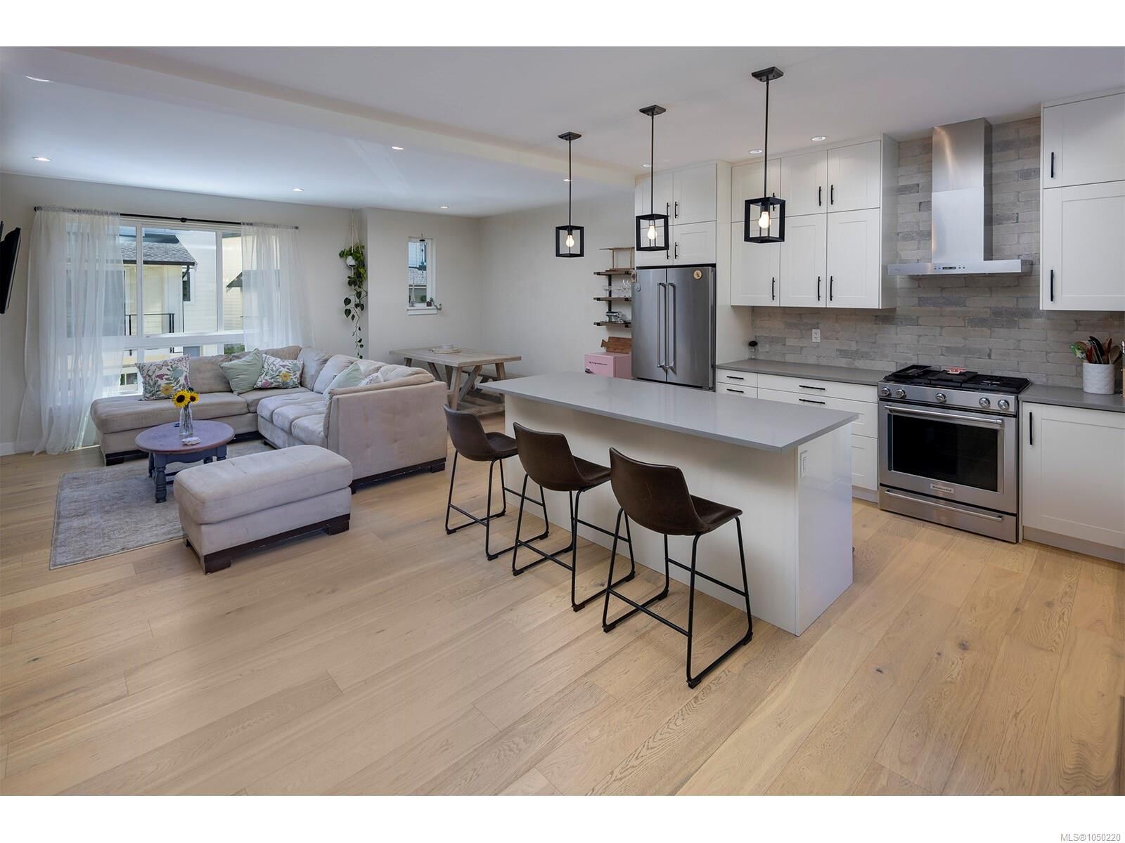 Property Photo:  2835 Turnstyle Cres  BC V9B 0T8 