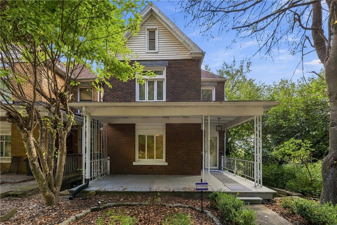 Property Photo: 2368 Buena Vista St PA 15218