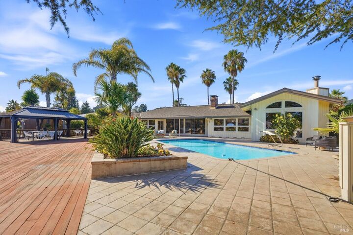 Property Photo: 16 Aqua Vista Drive CA 94901
