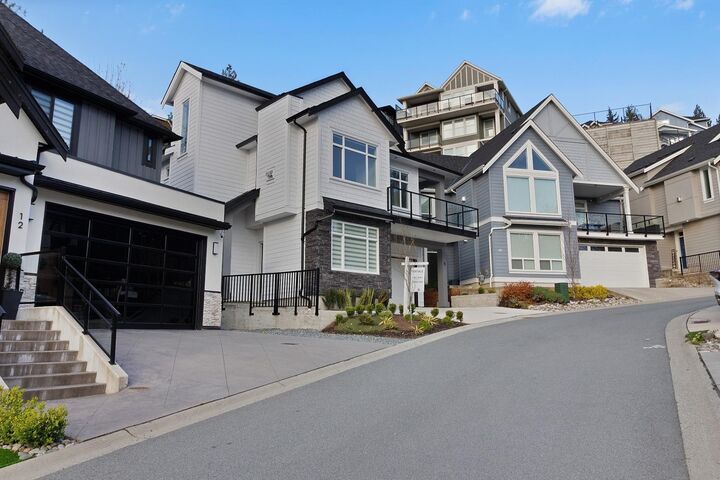 Photo de la propriété:  4217 Old Clayburn Road 11  BC V3G 1L5 
