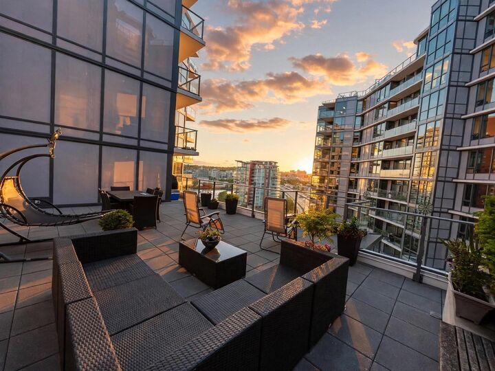 Property Photo:  38 Smithe Street 1251  BC V6B 0P3 