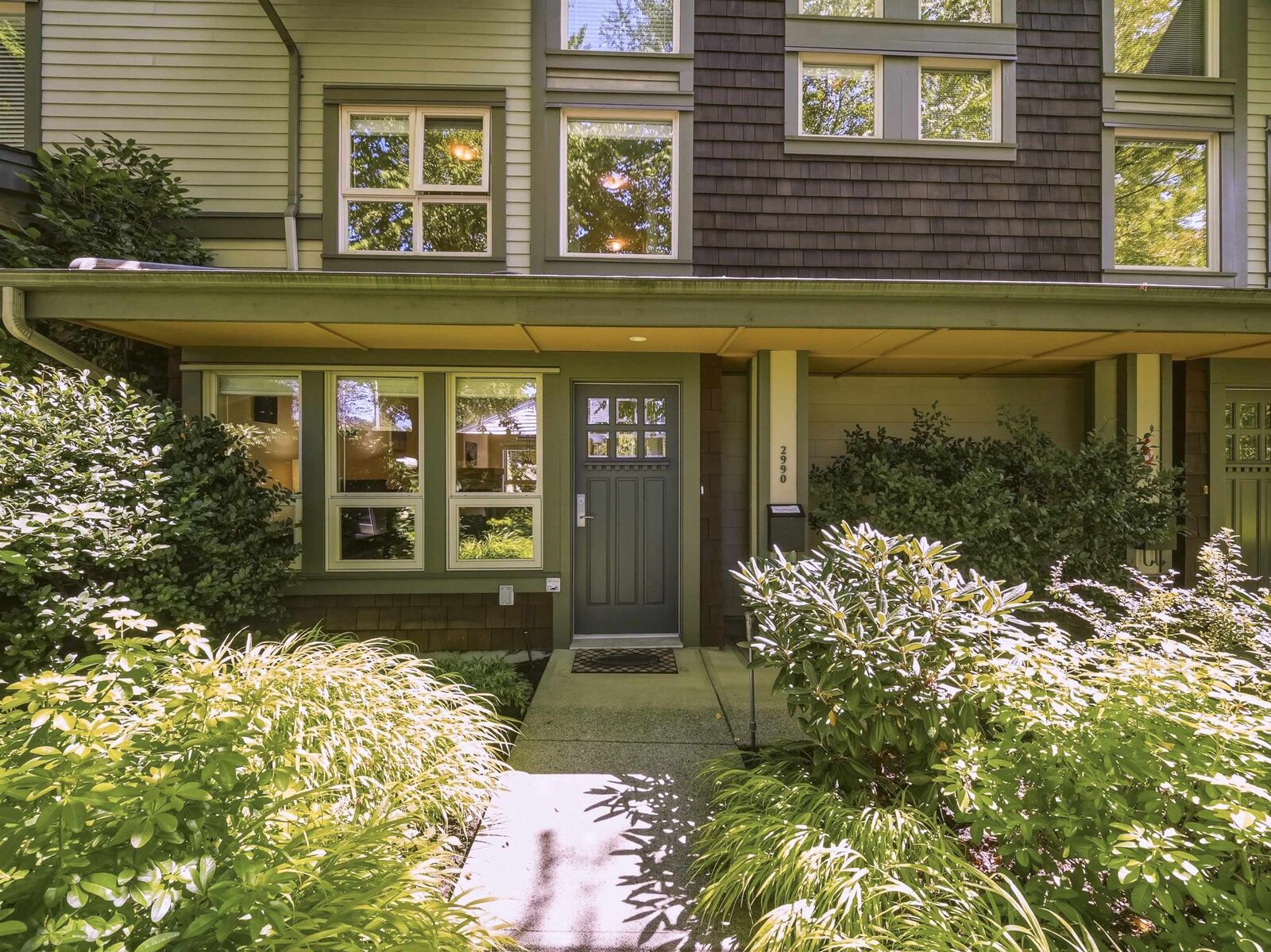 Property Photo:  2990 Chesterfield Avenue  BC V7N 3M6 