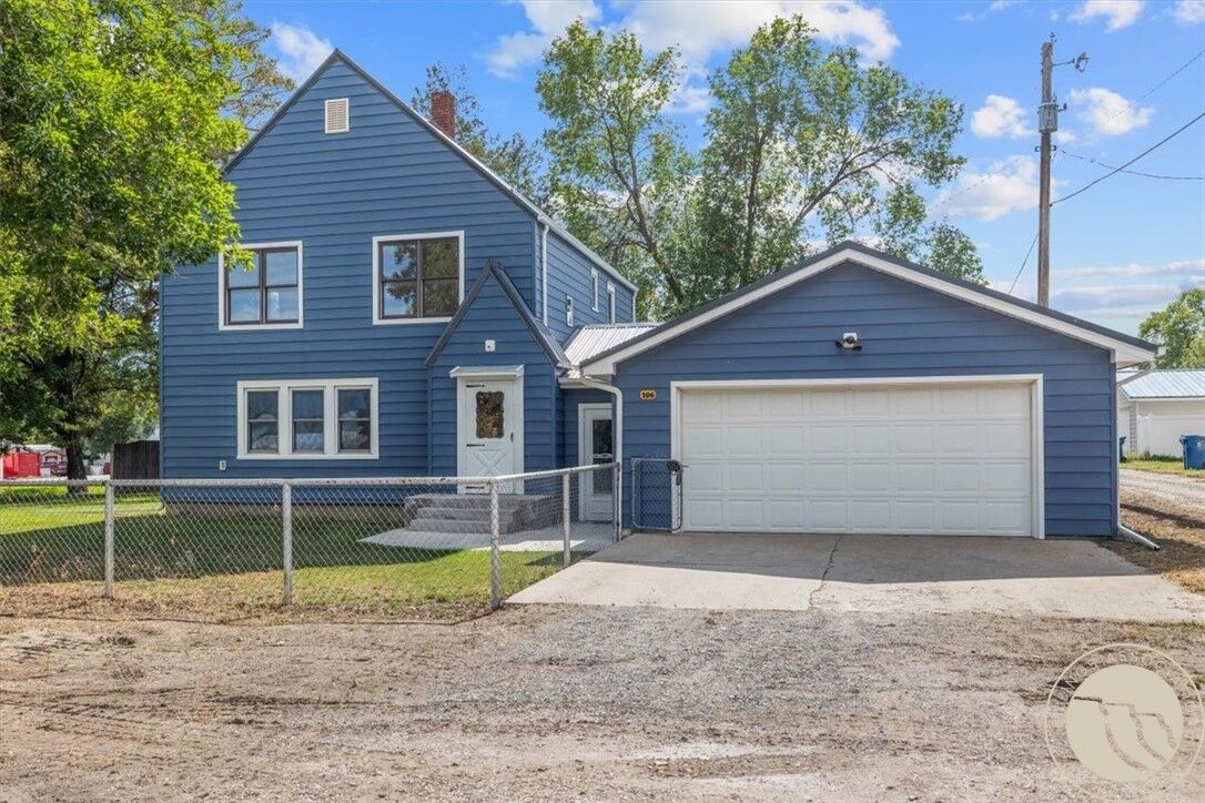 Property Photo:  106 W Carbon Ave  MT 59014 