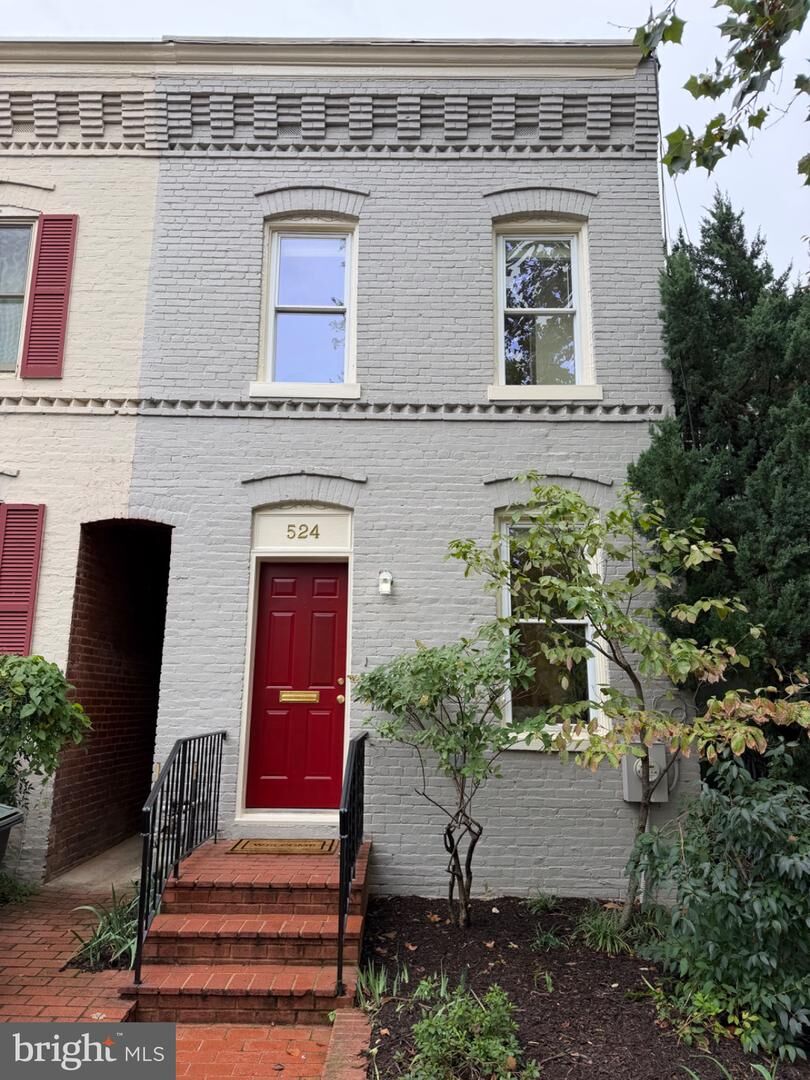 Property Photo:  524 4th Street SE  DC 20003 