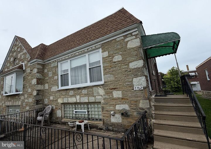 Property Photo:  