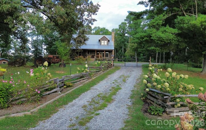 Property Photo:  10 Black Bear Valley Drive  NC 28792 