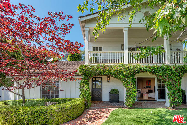 Property Photo:  11532 Thurston Cir  CA 90049 