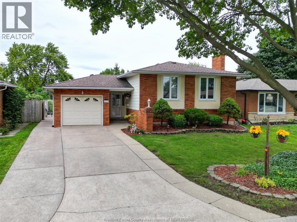 Property Photo:  9810 Asgard Road  ON N8R 1E2 