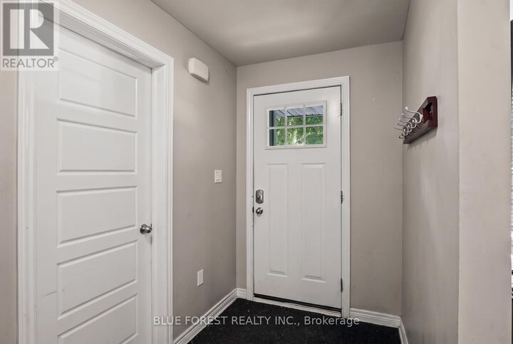 Property Photo:  21 Charles Street  ON N6H 1H1 