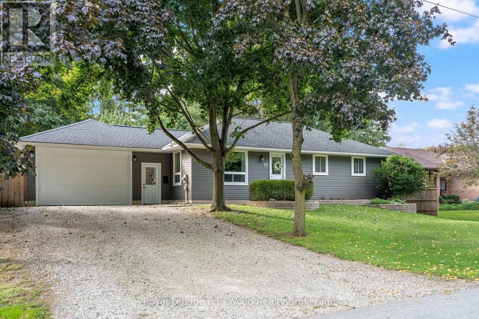 Property Photo:  19 Queen Street East  ON N0J 1R0 