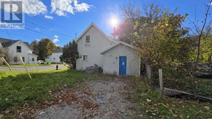 Property Photo:  187-189 Tancred St  ON P6A 2W5 