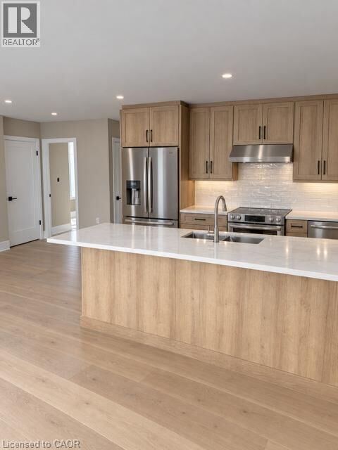 Property Photo:  95 Franklin Street 4  ON N2A 1Y1 