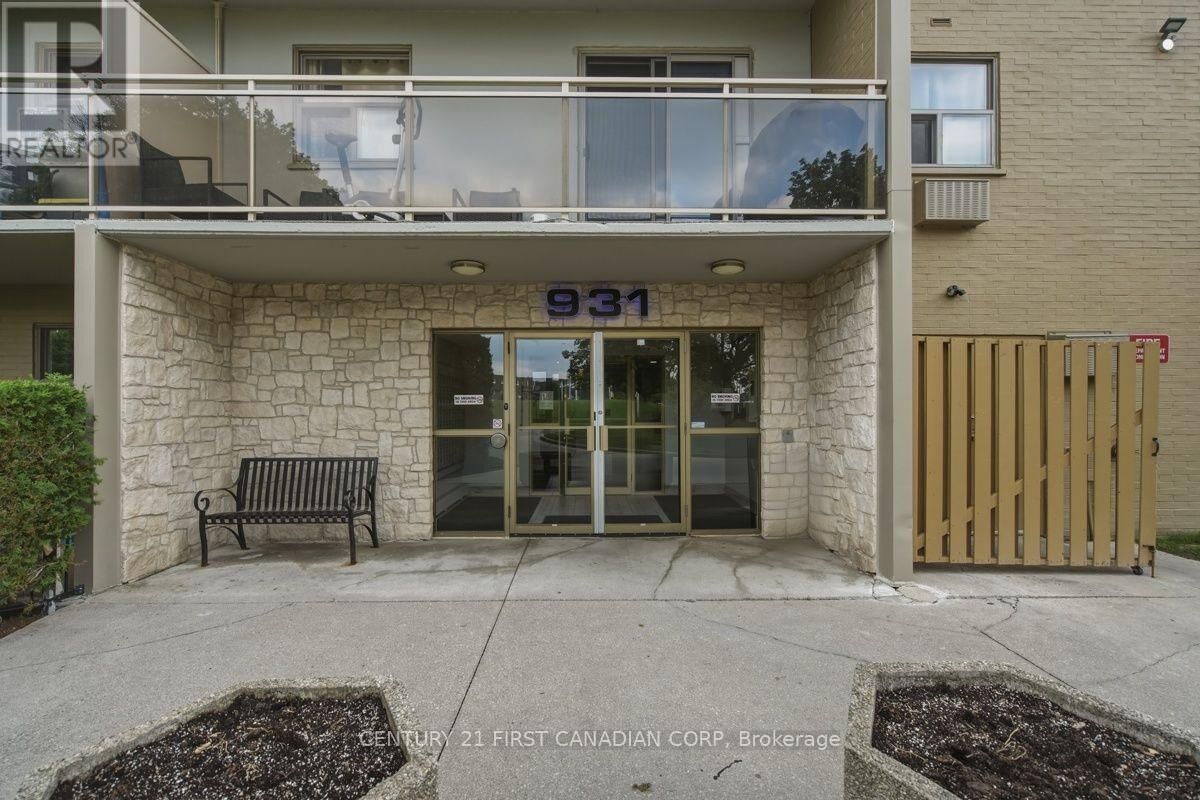 Property Photo:  931 Wonderland Road South 804  ON N6K 2X6 